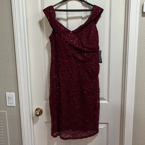 NWT Marina Burgundy Sequin Lace Floral Sheath Cap Sleeve Cocktail Dress Size 14 - Picture 4 of 14